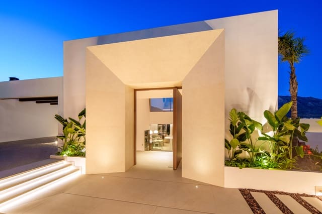 Chalet de 5 habitaciones en Nueva Andalucia, Marbella en venta con piscina garaje - 11.750.000 € (Ref: 10021013)