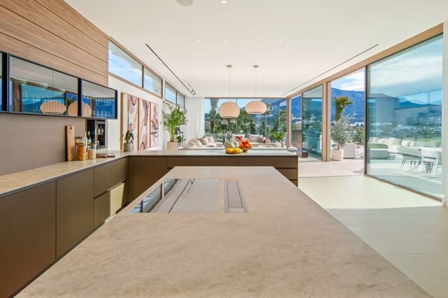 Chalet de 5 habitaciones en Nueva Andalucia, Marbella en venta con piscina garaje - 11.750.000 € (Ref: 10021013)