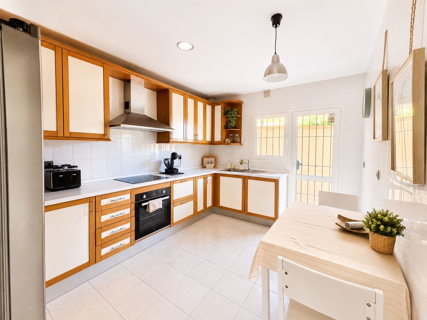 4 chambre Villa/Maison Semi-Mitoyenne à vendre à Marbella avec piscine garage - 750 000 € (Ref: 10035470)
