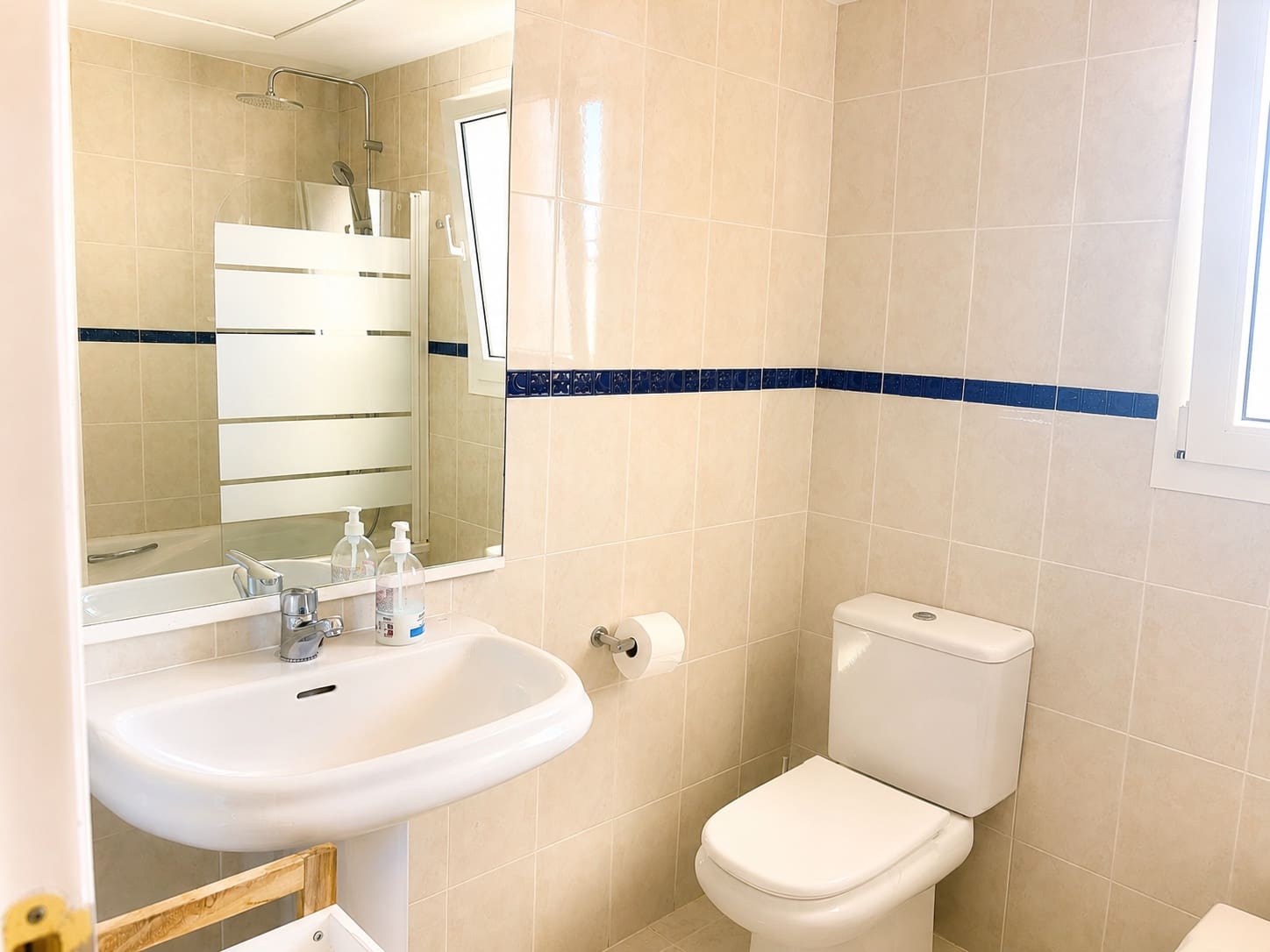 4 chambre Villa/Maison Semi-Mitoyenne à vendre à Marbella avec piscine garage - 750 000 € (Ref: 10035470)