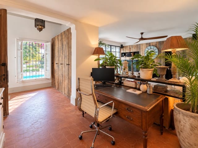 4 quarto Moradia para venda em Marbella com piscina garagem - 1 190 000 € (Ref: 10075586)