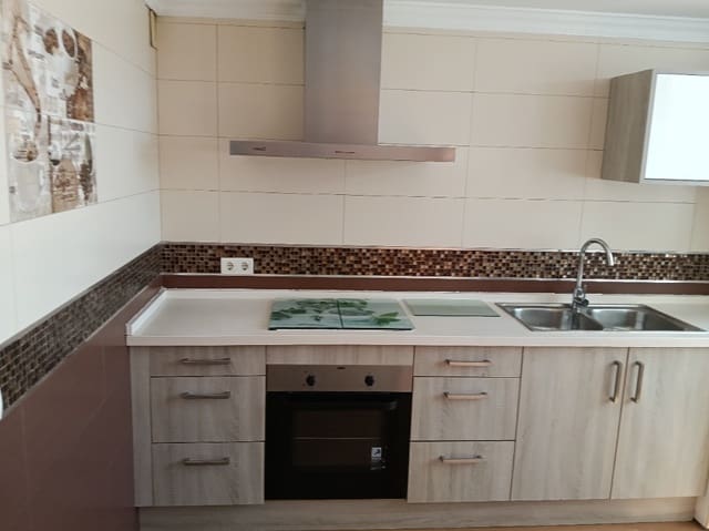 3 soveværelse Lejlighed til salg i San Pedro de Alcantara, Marbella - € 388.000 (Ref: 10081100)