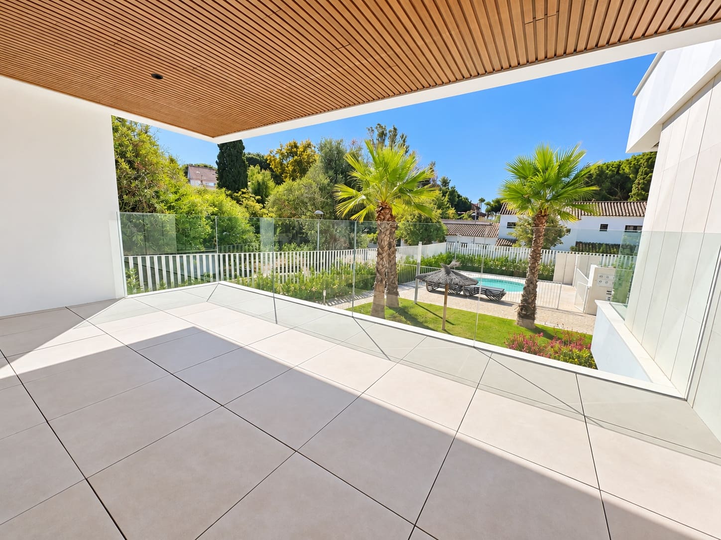 3 Zimmer Apartment zu verkaufen in Marbella mit Pool Garage - 1.150.000 € (Ref: 10081101)
