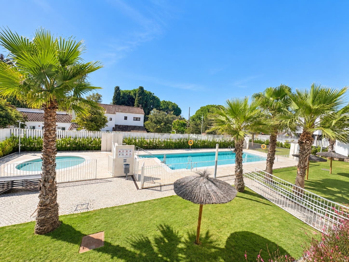 3 Zimmer Apartment zu verkaufen in Marbella mit Pool Garage - 1.150.000 € (Ref: 10081101)