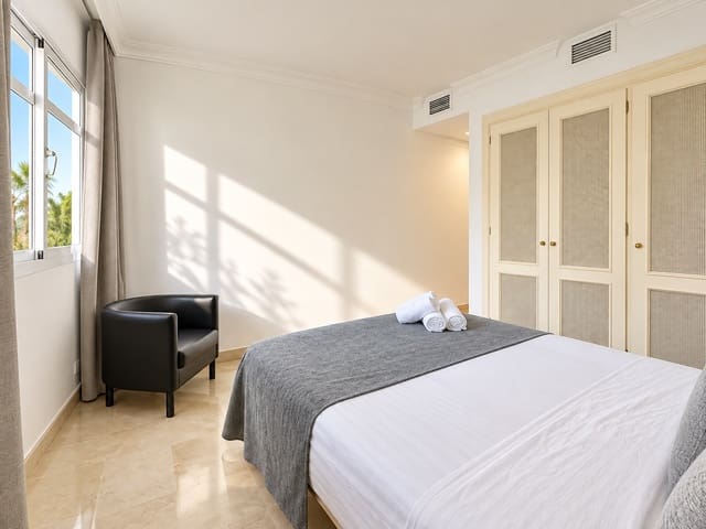 2 sypialnia Apartament na sprzedaż w Marbella z basenem garażem - 520 000 € (Ref: 10086081)