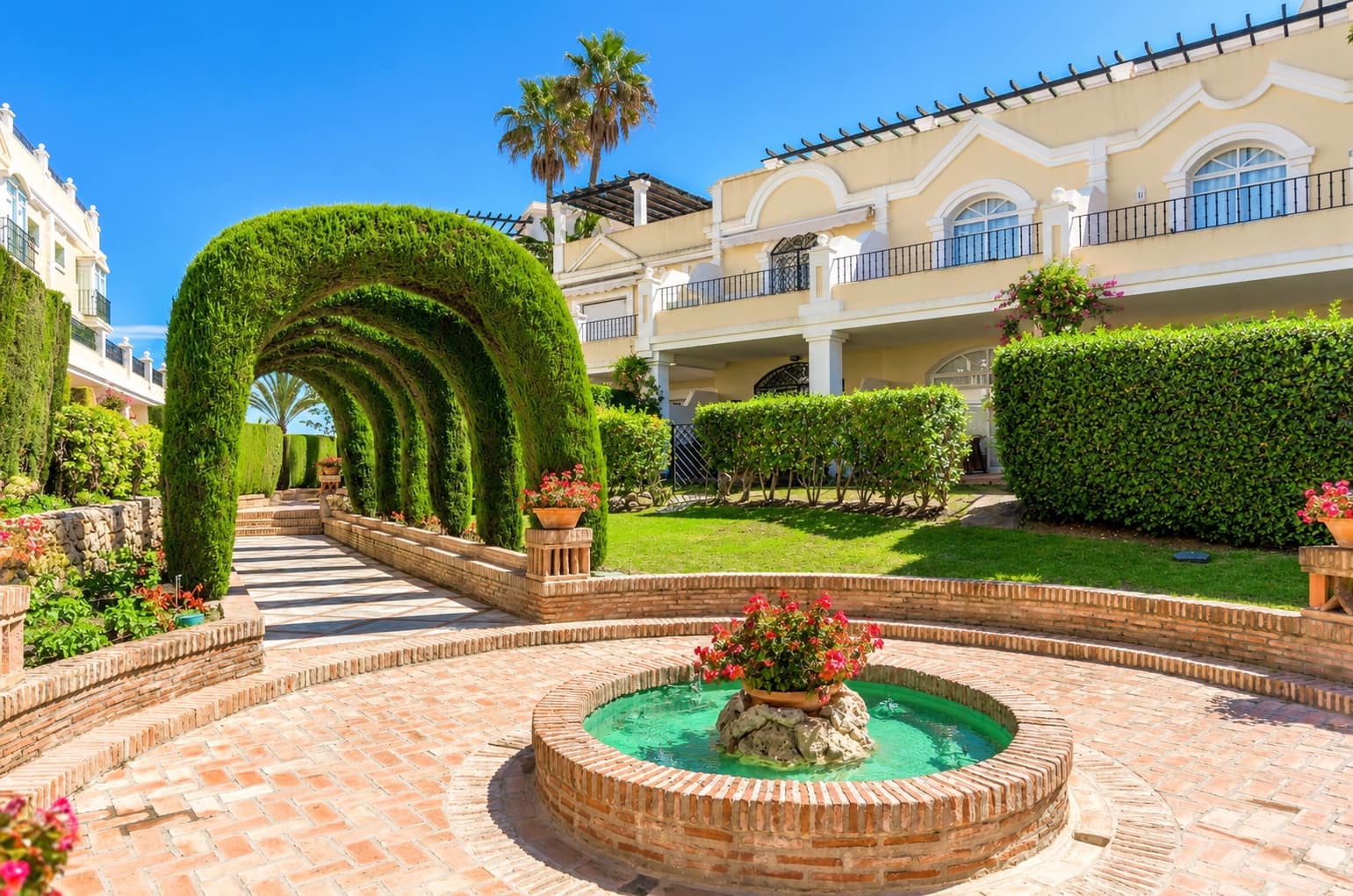 2 sypialnia Apartament na sprzedaż w Marbella z basenem garażem - 520 000 € (Ref: 10086081)