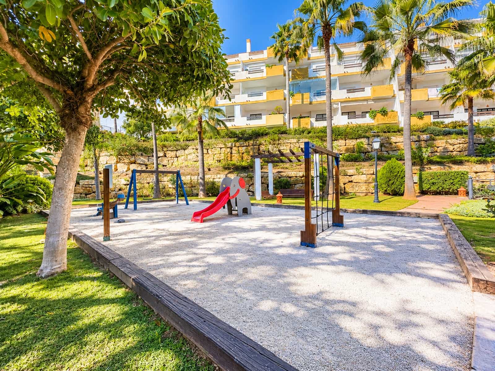 2 soverom Leilighet til salgs i La Cala de Mijas med svømmebasseng garasje - € 379 000 (Ref: 10086083)