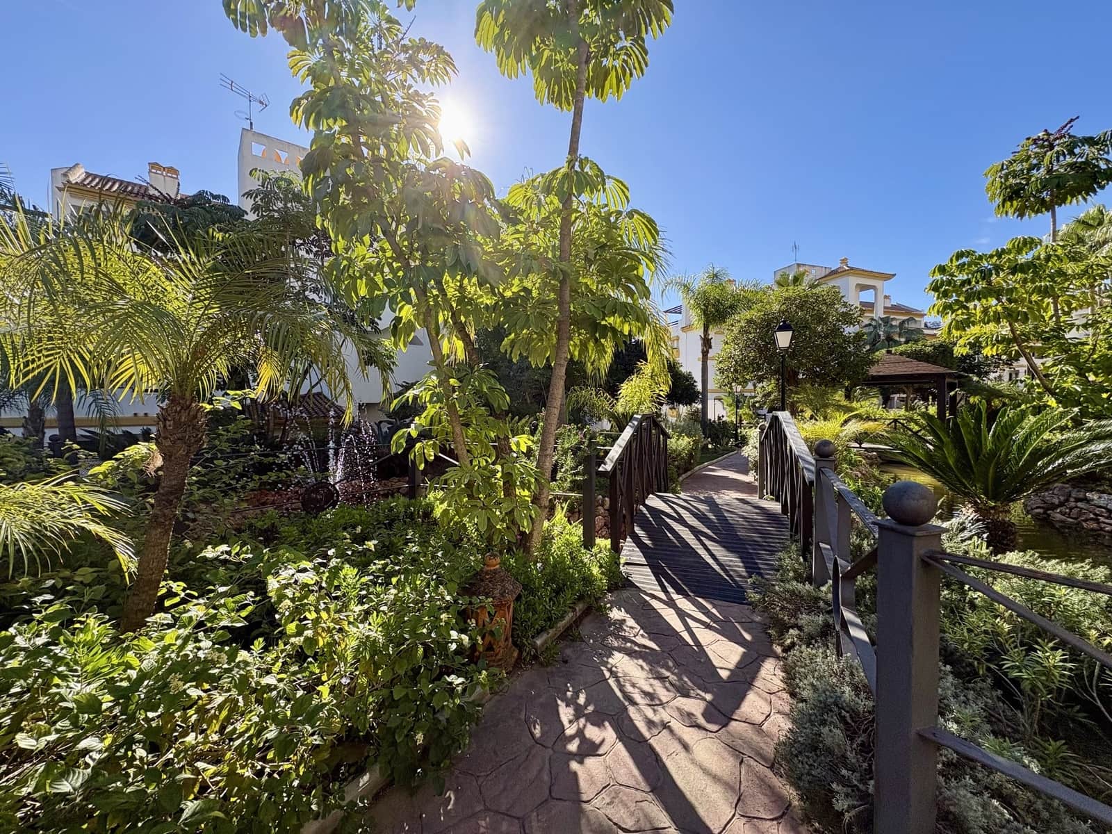 2 soverom Leilighet til salgs i La Cala de Mijas med svømmebasseng garasje - € 379 000 (Ref: 10086083)