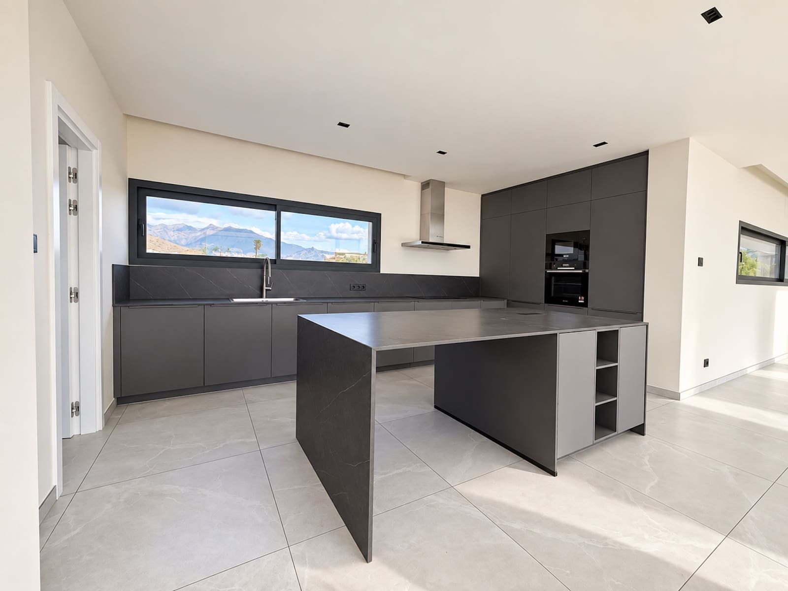 4 Zimmer Villa zu verkaufen in Mijas Costa mit Pool Garage - 3.300.000 € (Ref: 10098313)
