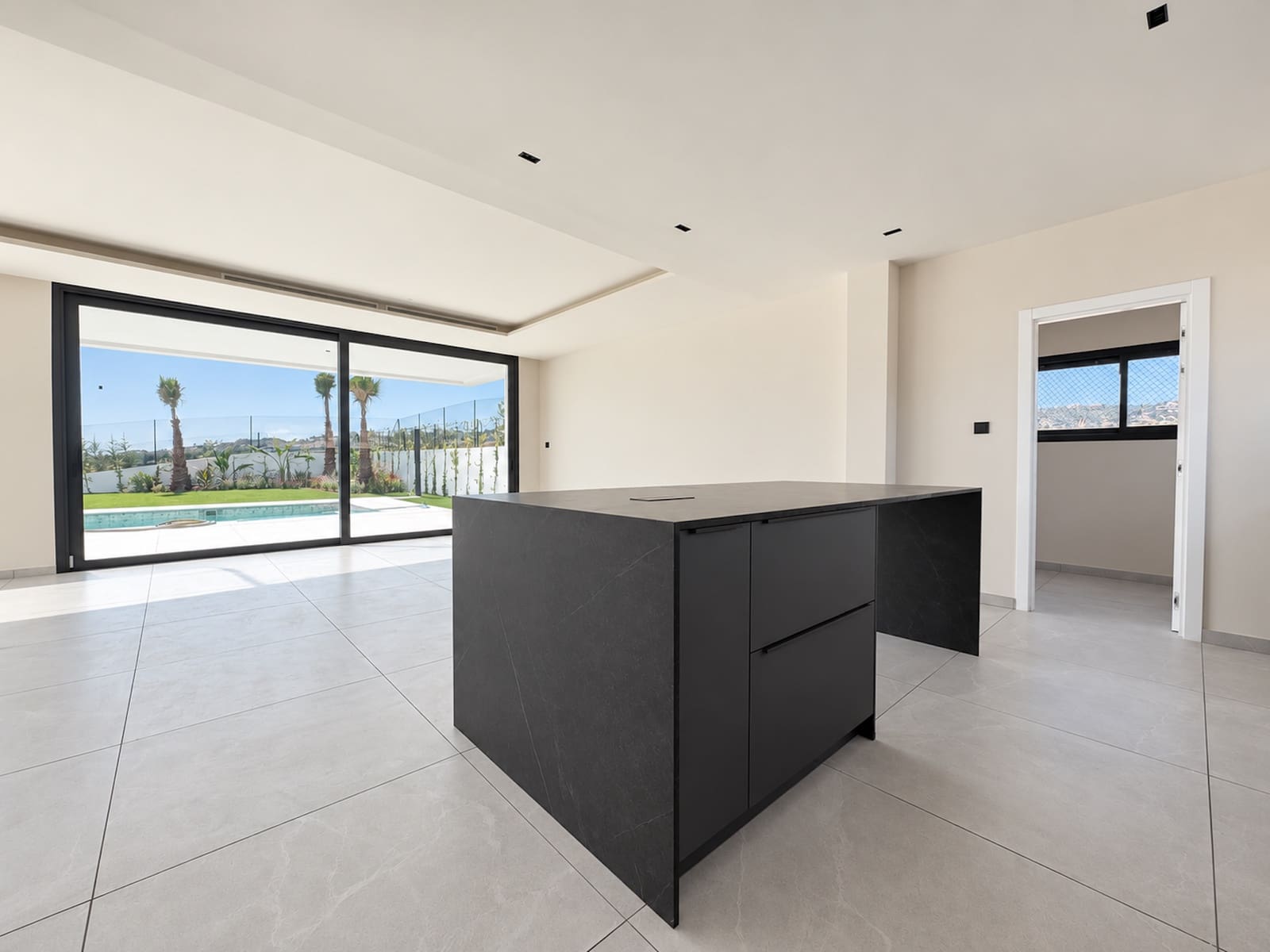 4 Zimmer Villa zu verkaufen in Mijas Costa mit Pool Garage - 3.300.000 € (Ref: 10098313)