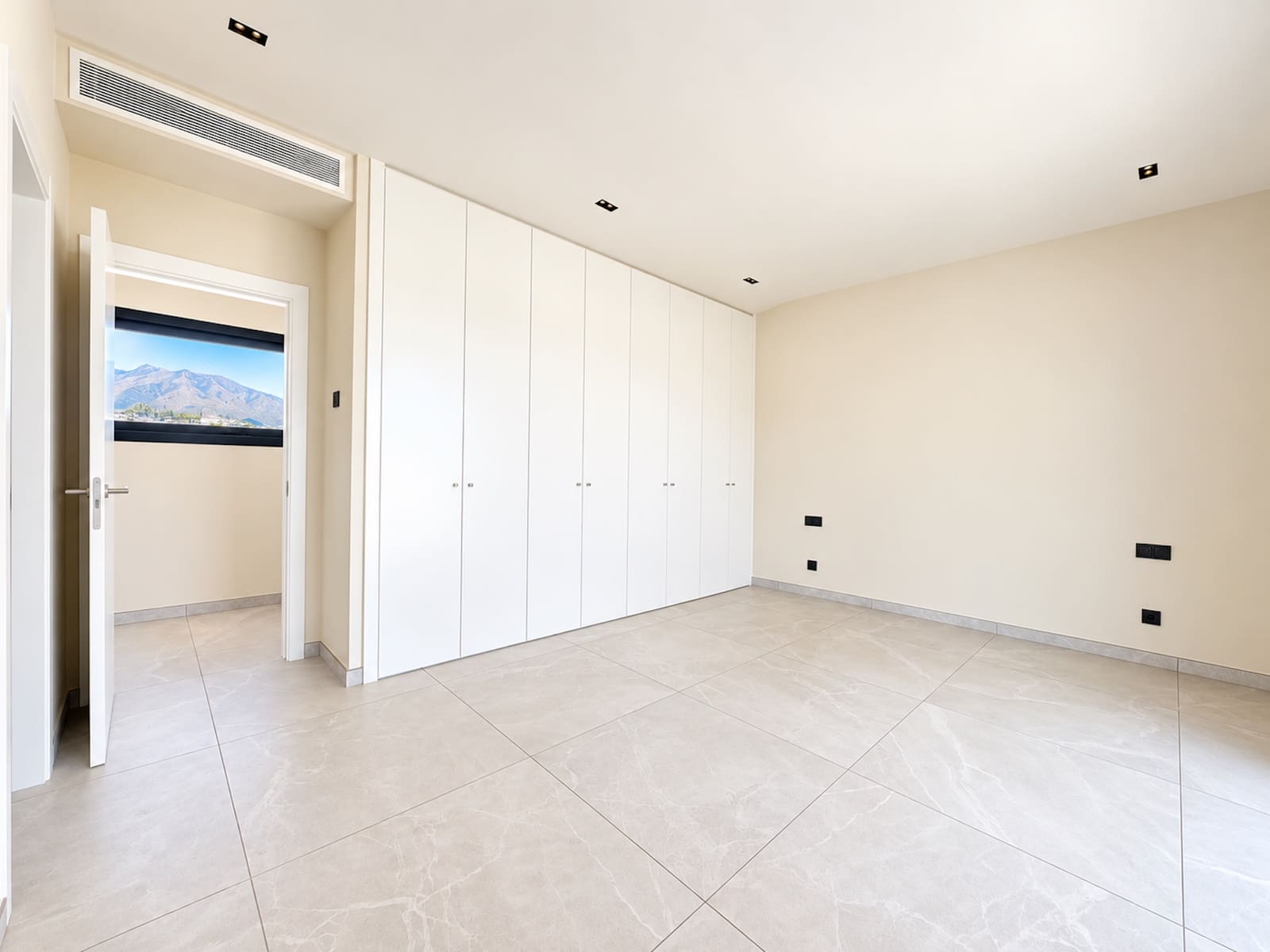 4 Zimmer Villa zu verkaufen in Mijas Costa mit Pool Garage - 3.300.000 € (Ref: 10098313)