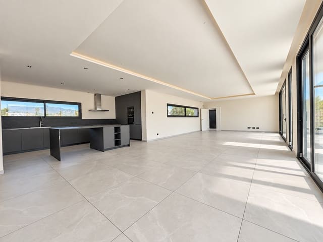 4 Zimmer Villa zu verkaufen in Mijas Costa, Mijas mit Pool Garage - 3.300.000 € (Ref: 10098313)