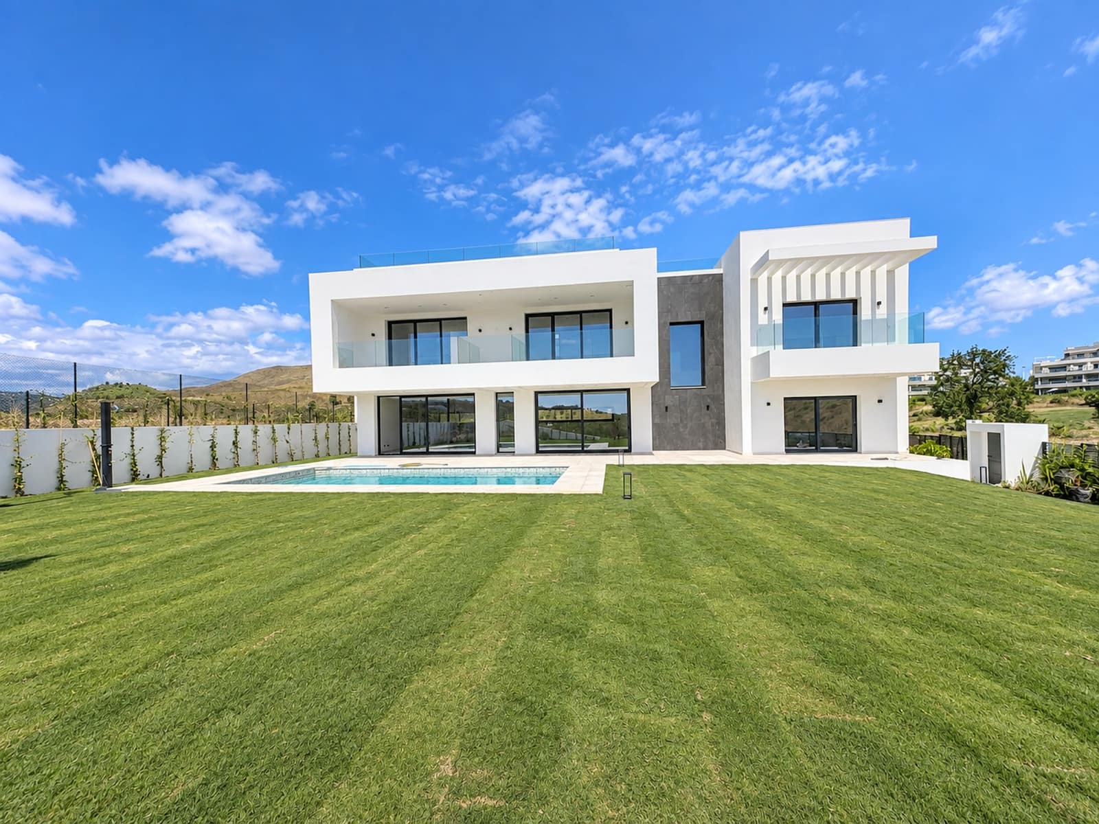 4 Zimmer Villa zu verkaufen in Mijas Costa mit Pool Garage - 3.300.000 € (Ref: 10098313)