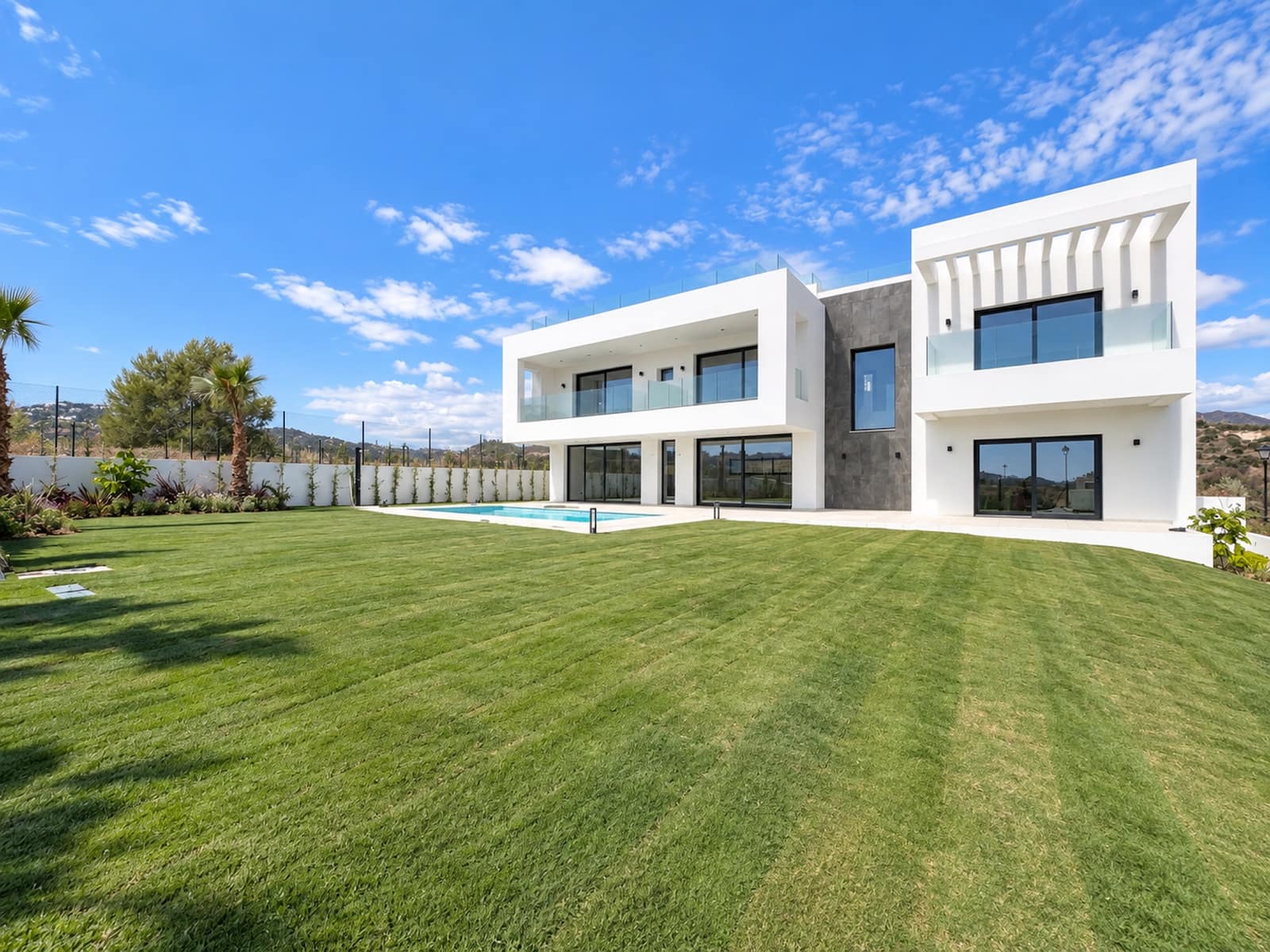 4 Zimmer Villa zu verkaufen in Mijas Costa mit Pool Garage - 3.300.000 € (Ref: 10098313)