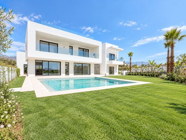 4 Zimmer Villa zu verkaufen in Mijas Costa, Mijas mit Pool Garage - 3.300.000 € (Ref: 10098313)