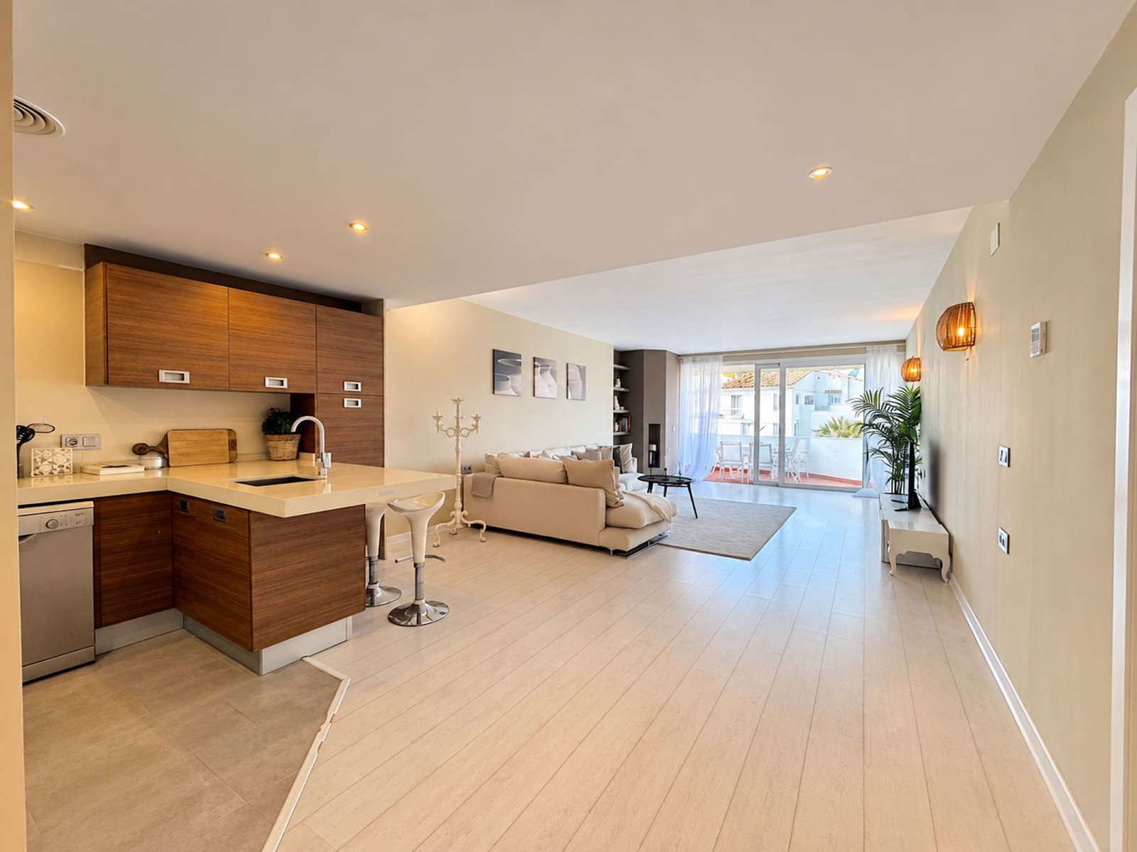 Apartamento de 3 habitaciones en Puerto Banus en venta con garaje - 1.095.000 € (Ref: 10098315)