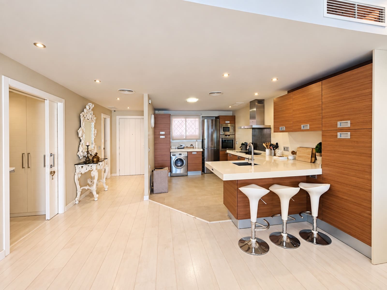 Apartamento de 3 habitaciones en Puerto Banus en venta con garaje - 1.095.000 € (Ref: 10098315)
