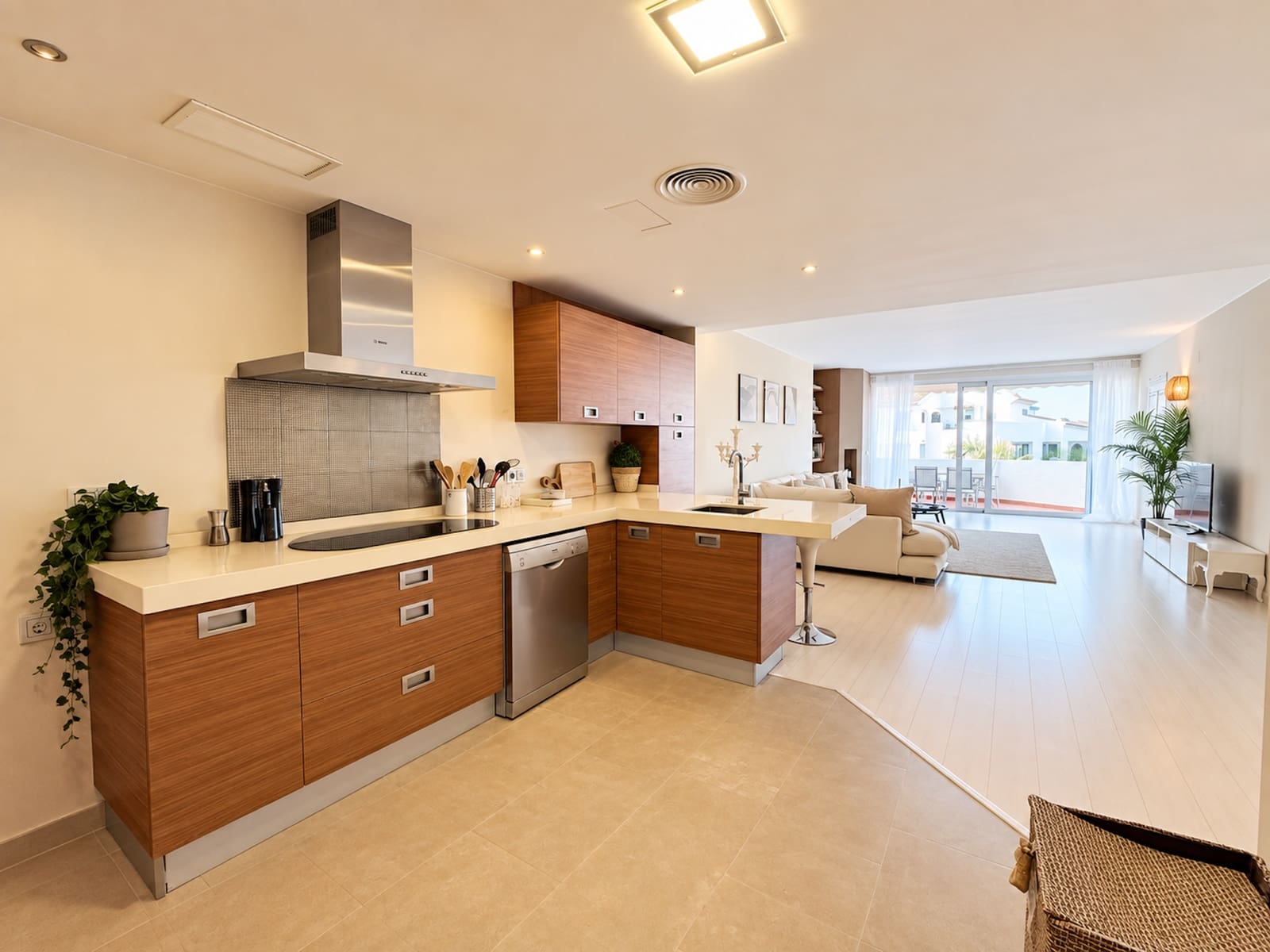 Apartamento de 3 habitaciones en Puerto Banus en venta con garaje - 1.095.000 € (Ref: 10098315)
