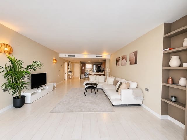Apartamento de 3 habitaciones en Puerto Banus, Marbella en venta con garaje - 1.095.000 € (Ref: 10098315)