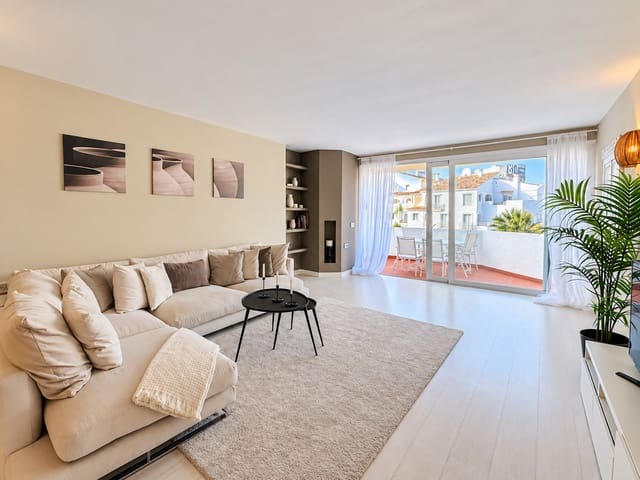 Apartamento de 3 habitaciones en Puerto Banus, Marbella en venta con garaje - 1.095.000 € (Ref: 10098315)