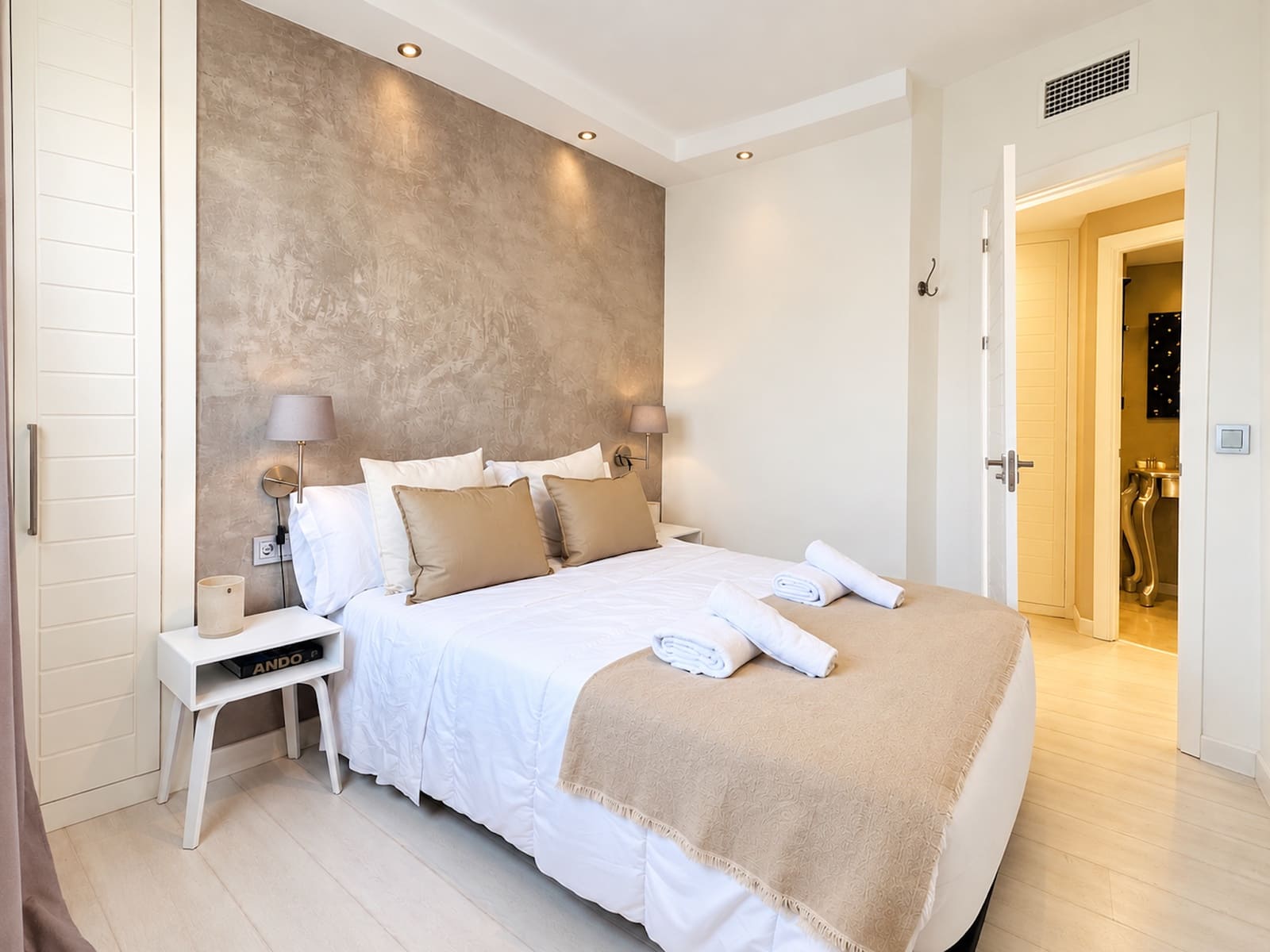 Apartamento de 3 habitaciones en Puerto Banus en venta con garaje - 1.095.000 € (Ref: 10098315)