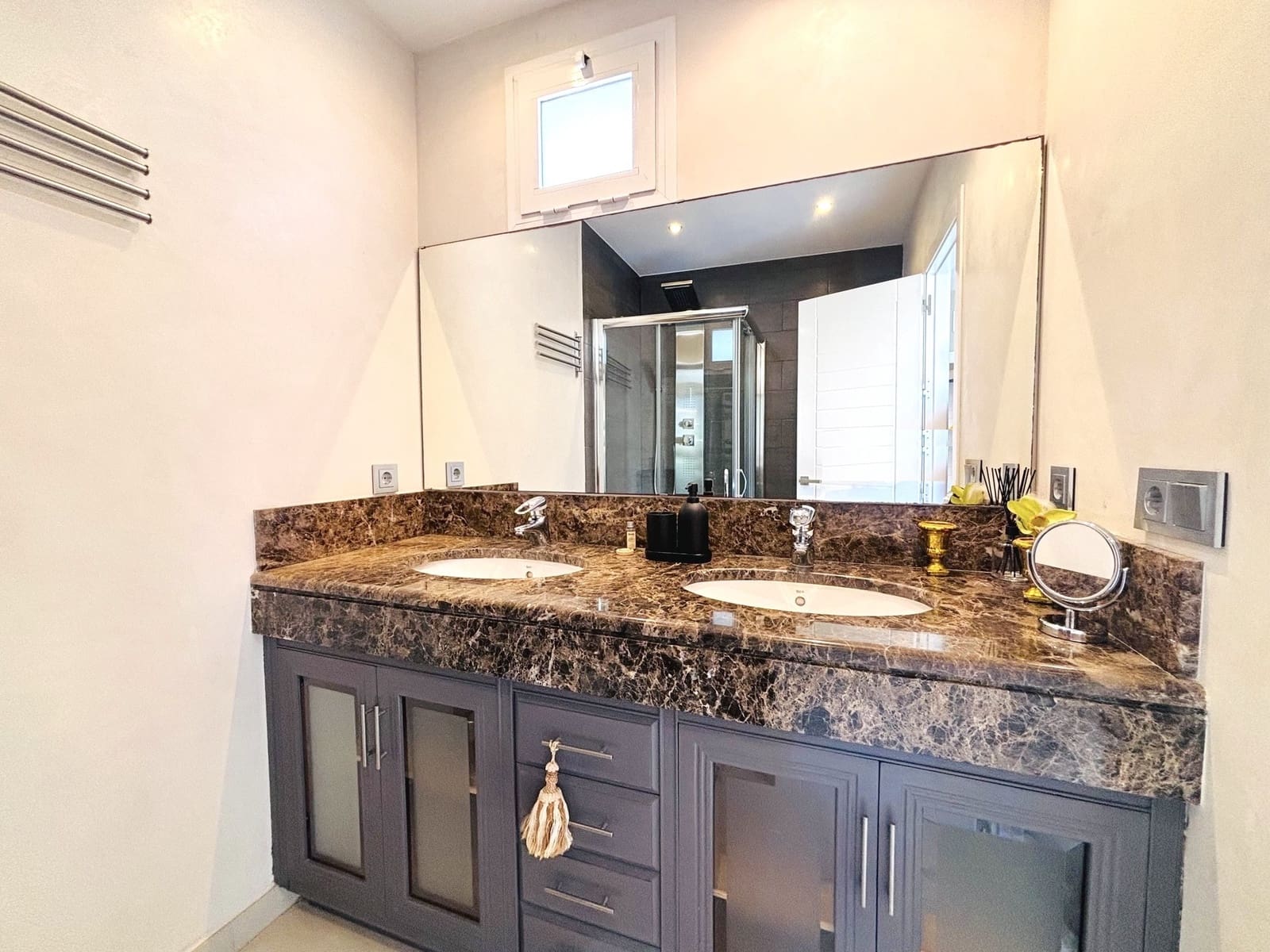 Apartamento de 3 habitaciones en Puerto Banus en venta con garaje - 1.095.000 € (Ref: 10098315)
