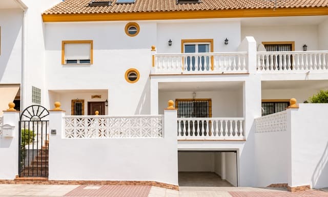 6 sypialnia Dom blizniak na sprzedaż w San Pedro de Alcantara, Marbella z basenem garażem - 885 000 € (Ref: 10098317)