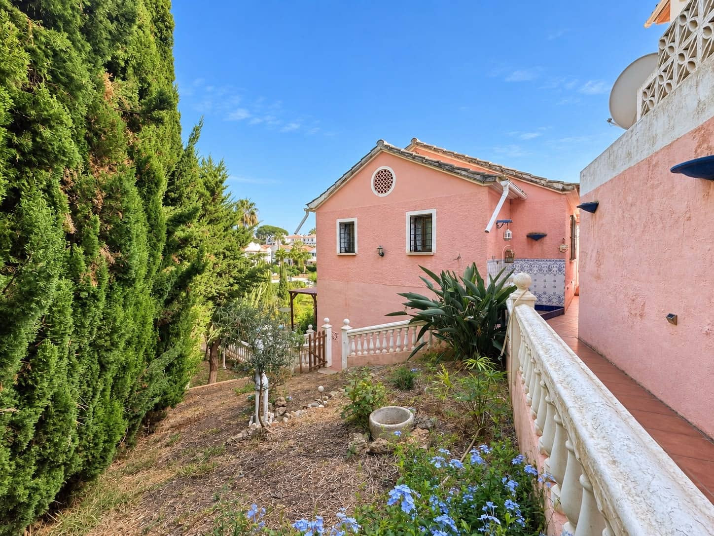 3 slaapkamer Villa te koop in El Faro met zwembad garage - € 500.000 (Ref: 10098318)