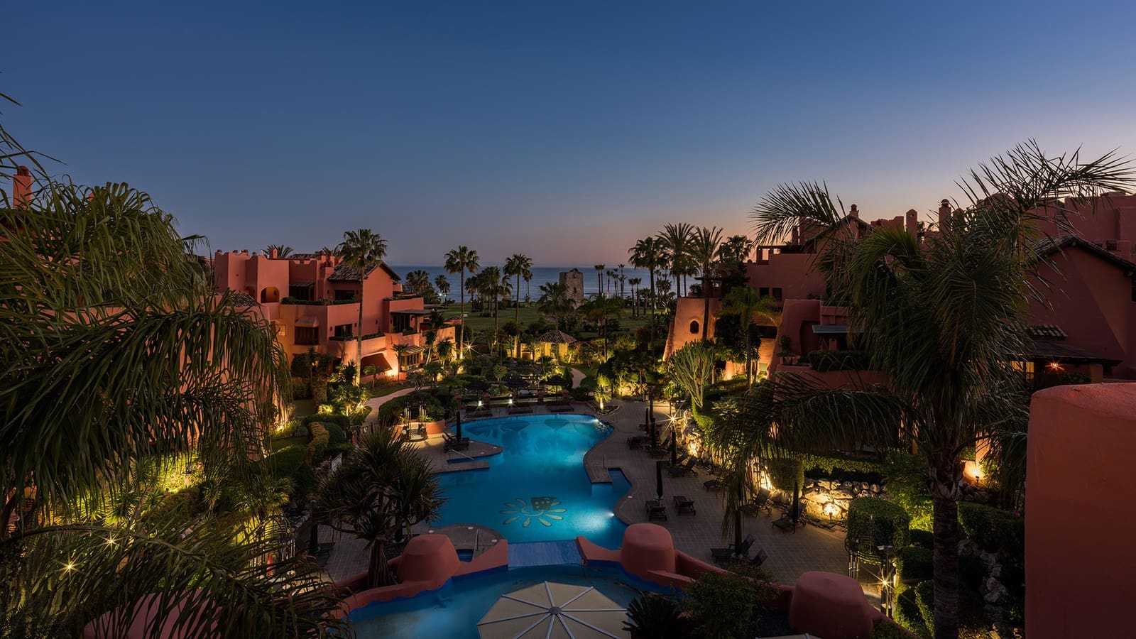 3 sovrum Takvåning till salu i Estepona med pool garage - 4 995 000 € (Ref: 10100268)