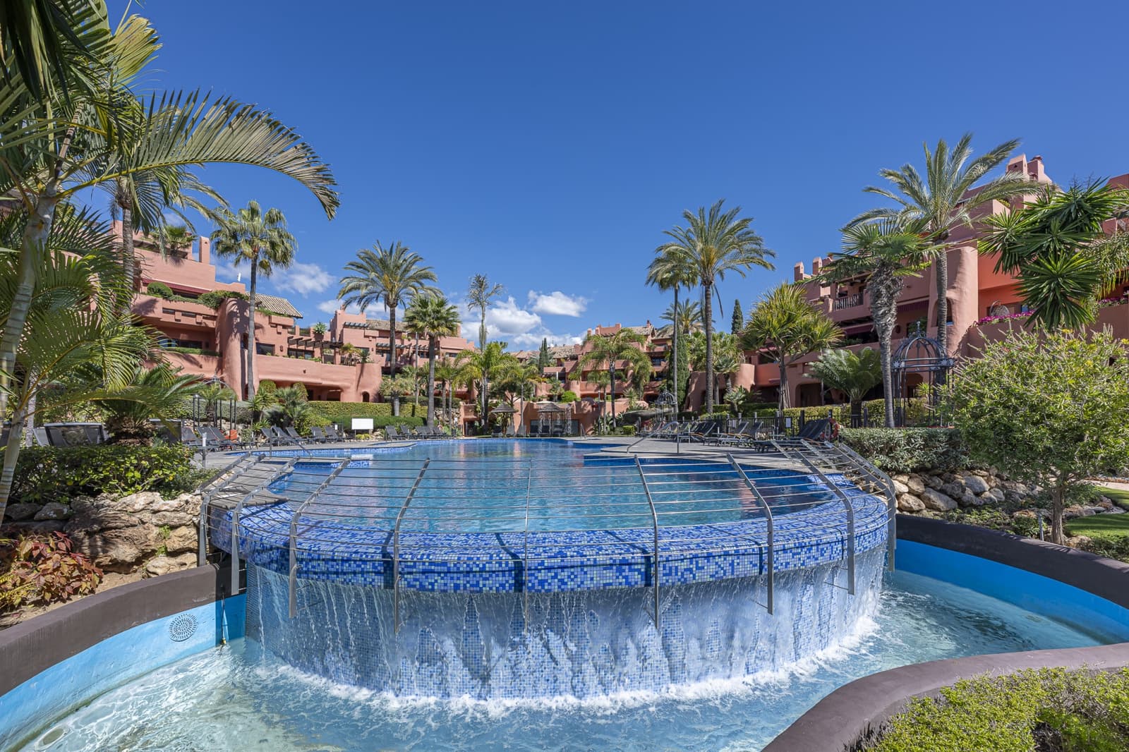 3 sovrum Takvåning till salu i Estepona med pool garage - 4 995 000 € (Ref: 10100268)