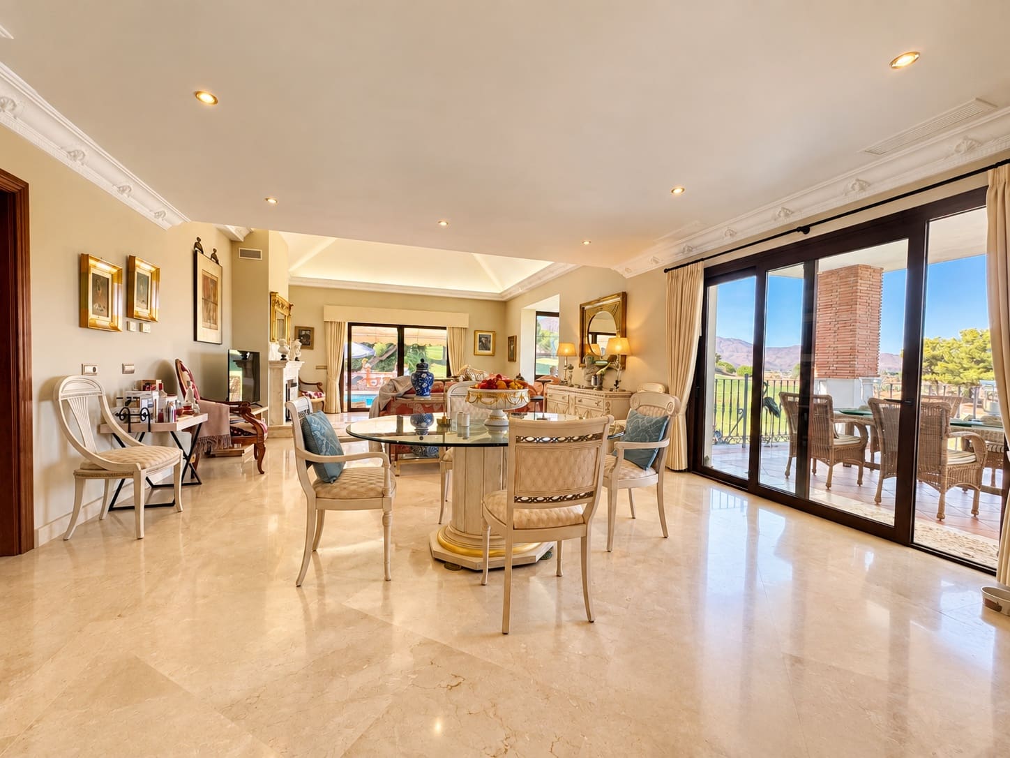 4 quarto Moradia para venda em Mijas Costa com piscina garagem - 1 895 000 € (Ref: 10102507)