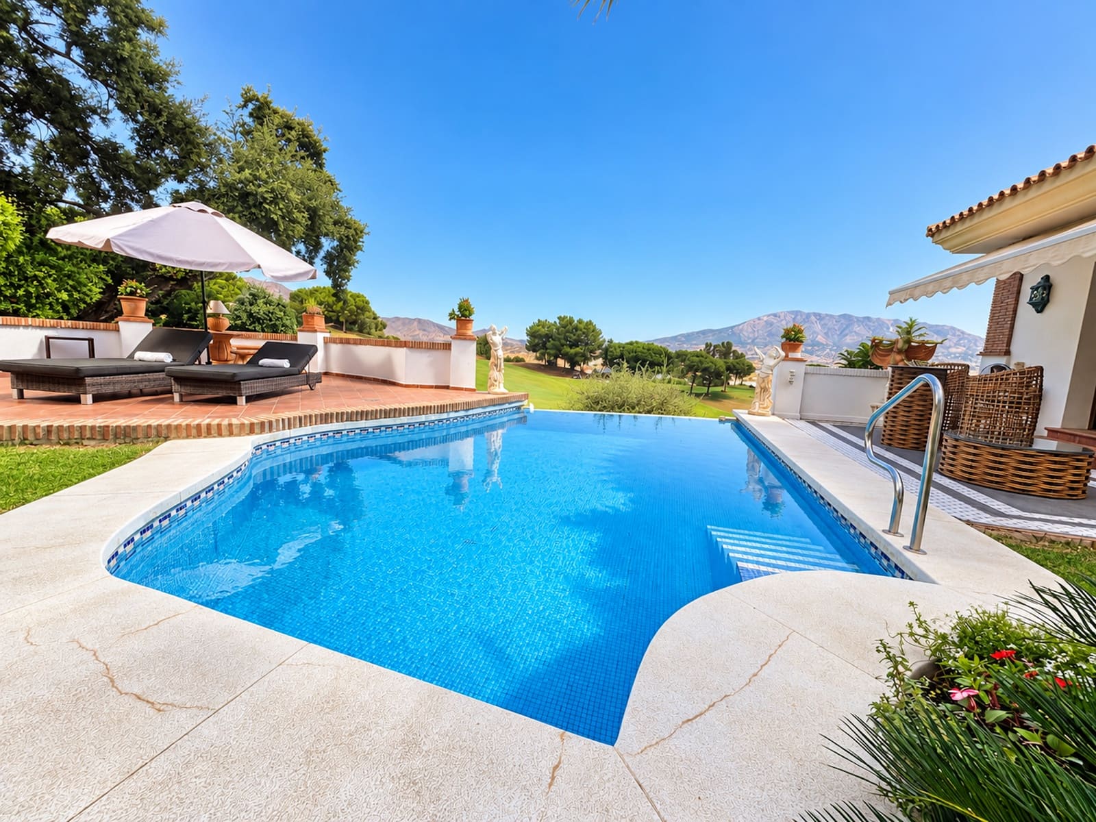 4 quarto Moradia para venda em Mijas Costa com piscina garagem - 1 895 000 € (Ref: 10102507)