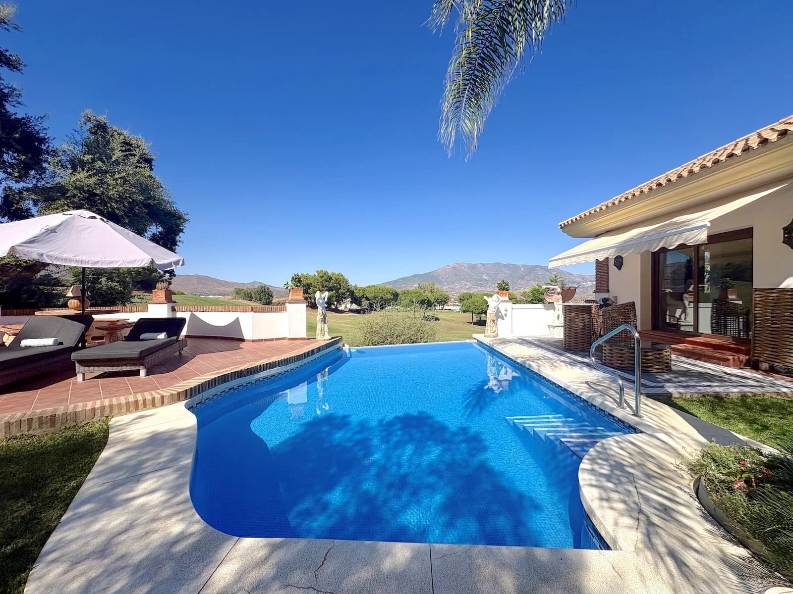 4 quarto Moradia para venda em Mijas Costa com piscina garagem - 1 895 000 € (Ref: 10102507)