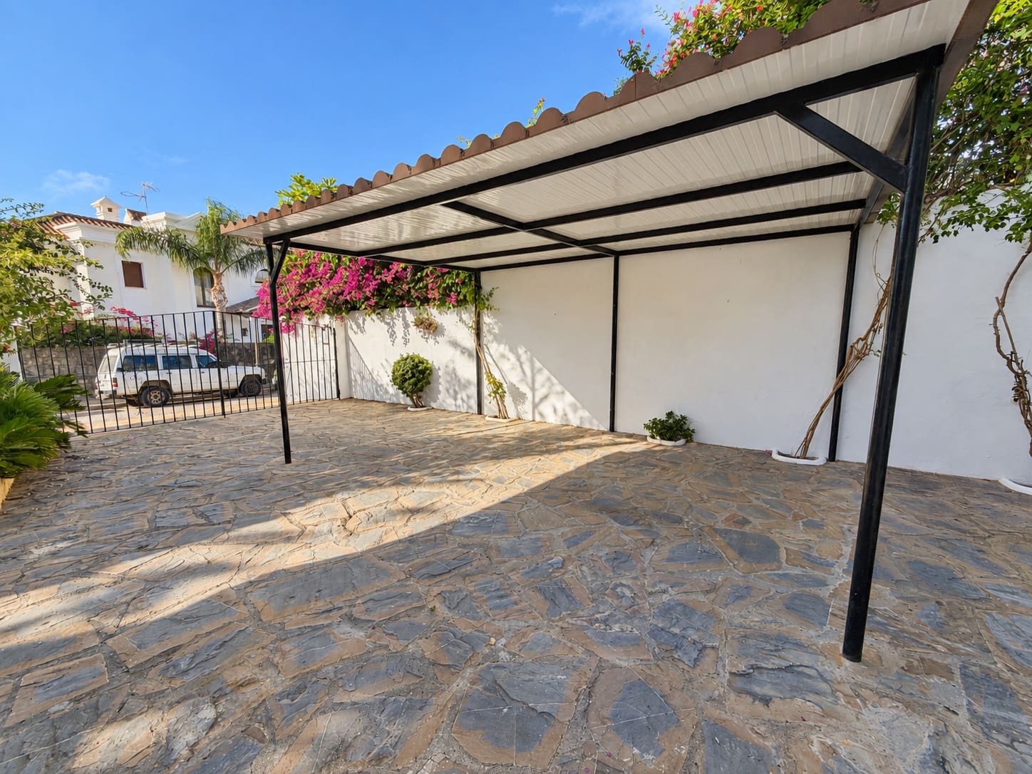 3 bedroom Villa for sale in Estepona with garage - € 1,180,000 (Ref: 10115721)