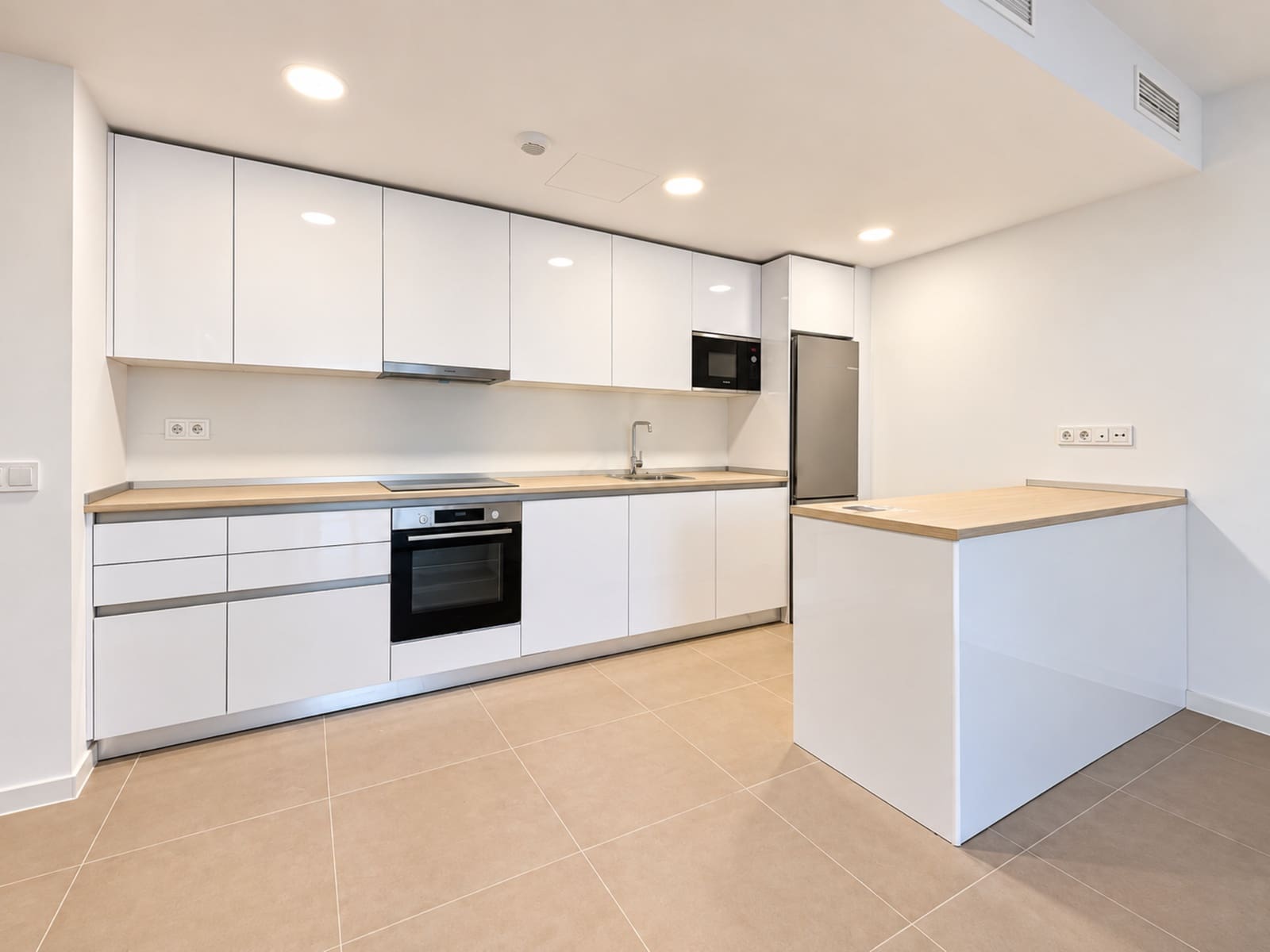 3 soveværelse Lejlighed til salg i Mijas Costa med swimmingpool garage - € 525.000 (Ref: 10119996)