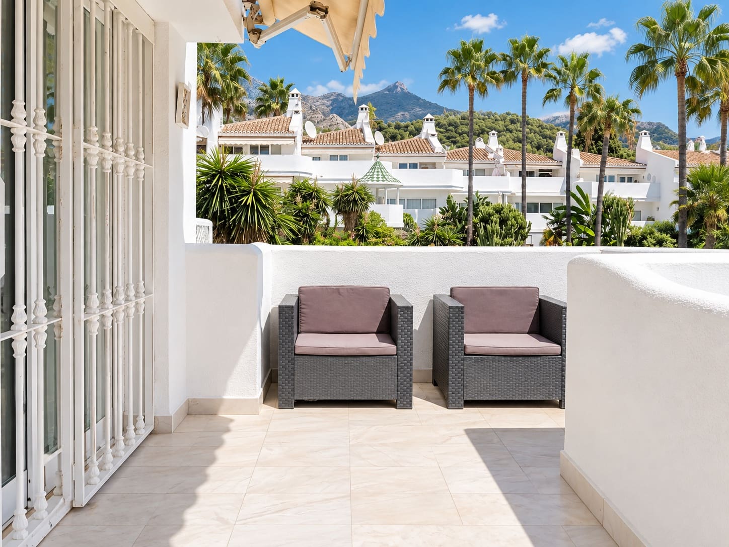 3 bedroom Townhouse for sale in Marbella with pool garage - € 865,000 (Ref: 10124478)