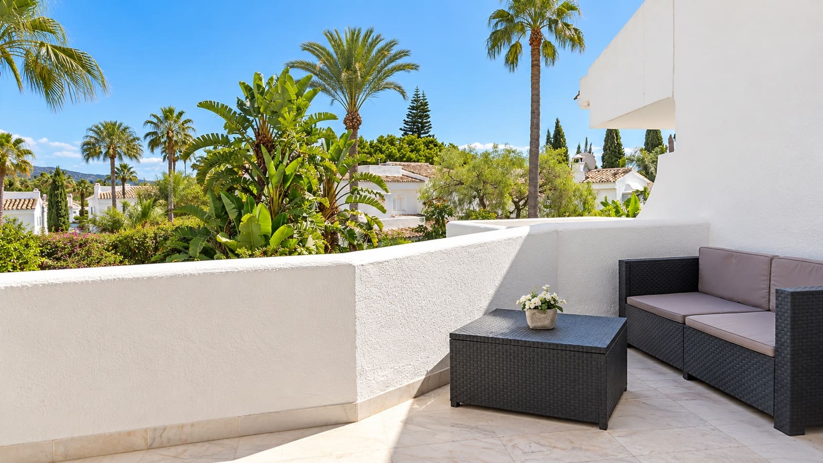 3 bedroom Townhouse for sale in Marbella with pool garage - € 865,000 (Ref: 10124478)