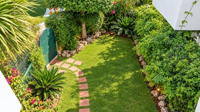 3 soveværelse Byhus til salg i Marbella med swimmingpool garage - € 865.000 (Ref: 10124478)