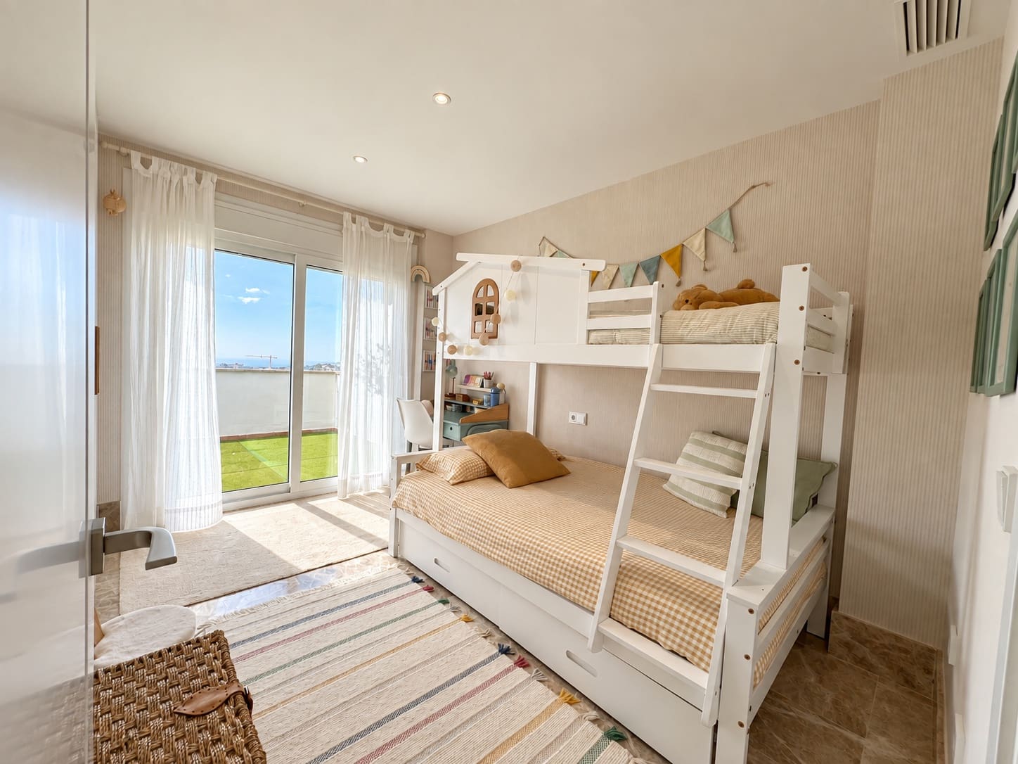 3 quarto Penthouse para venda em Marbella com piscina garagem - 1 155 000 € (Ref: 10131750)