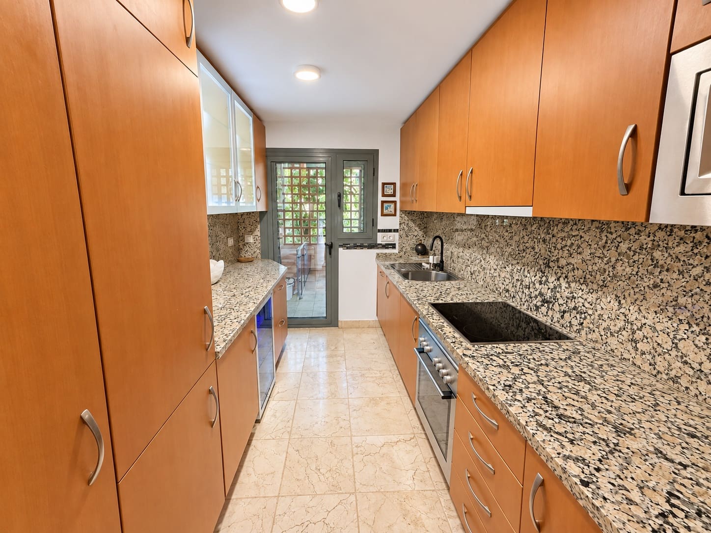 2 quarto Apartamento para venda em Estepona com piscina garagem - 530 000 € (Ref: 10131751)