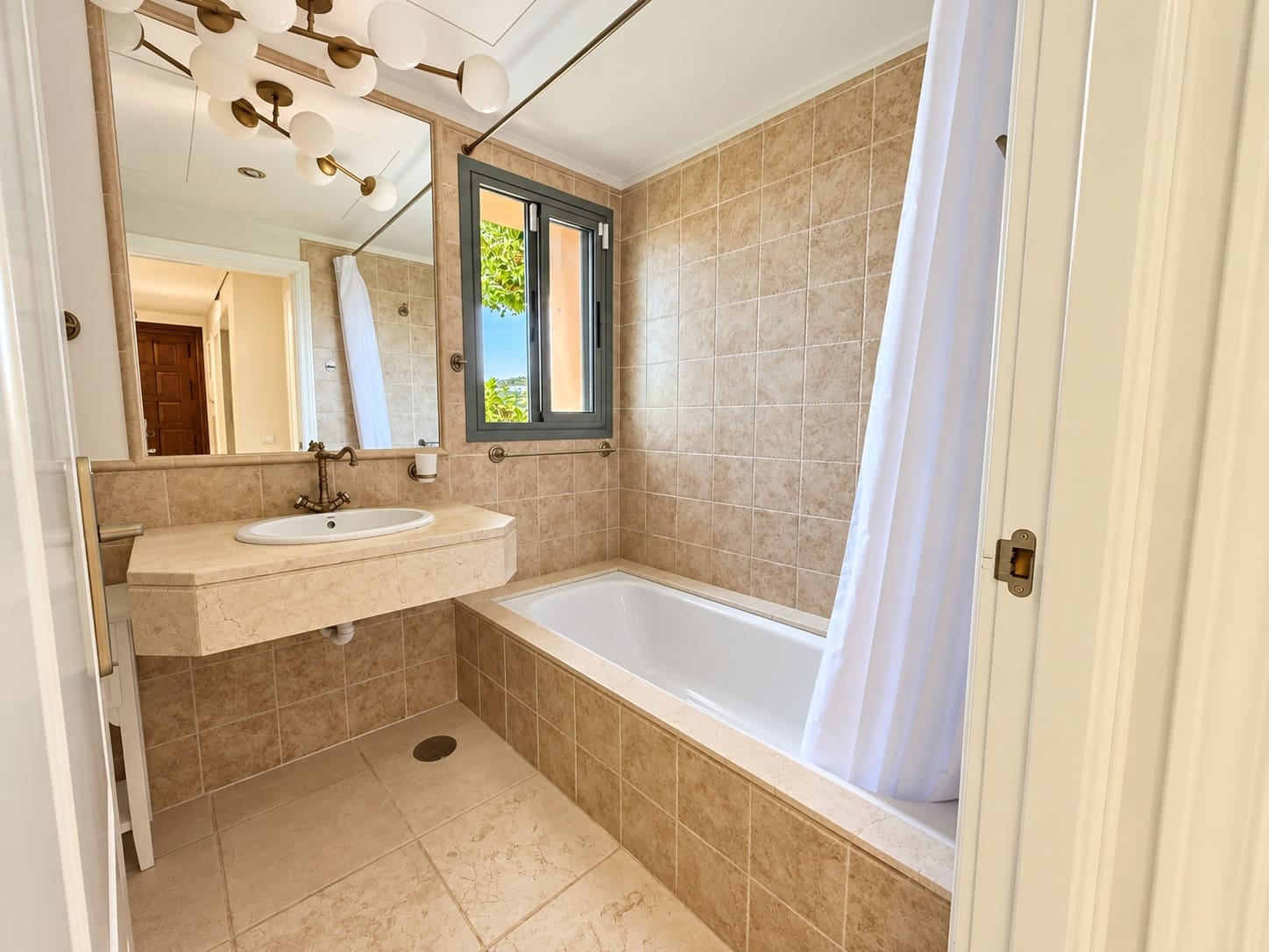 2 quarto Apartamento para venda em Estepona com piscina garagem - 530 000 € (Ref: 10131751)