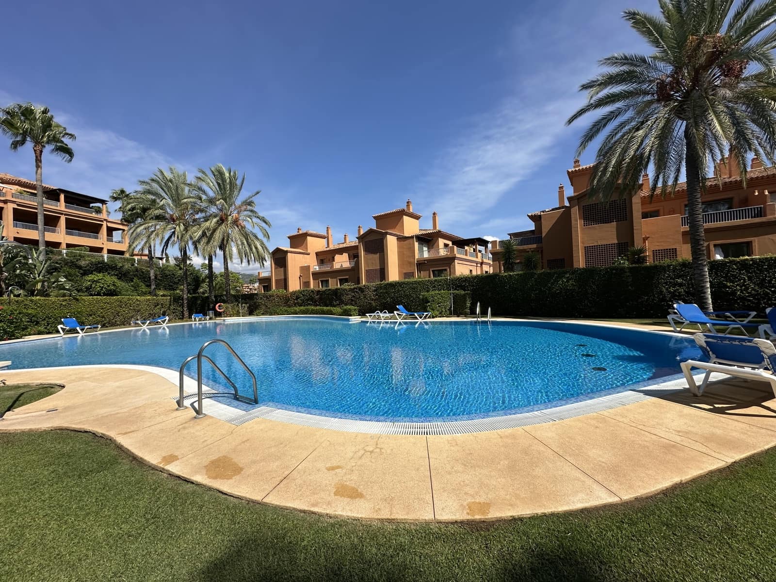 2 quarto Apartamento para venda em Estepona com piscina garagem - 530 000 € (Ref: 10131751)