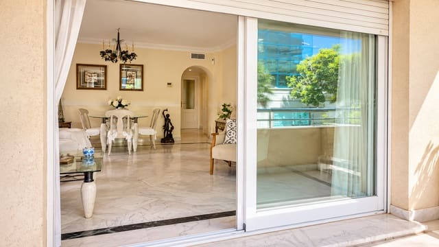 2 camera da letto Appartamento in vendita in Puerto Banus, Marbella con piscina garage - 585.000 € (Rif: 10131753)