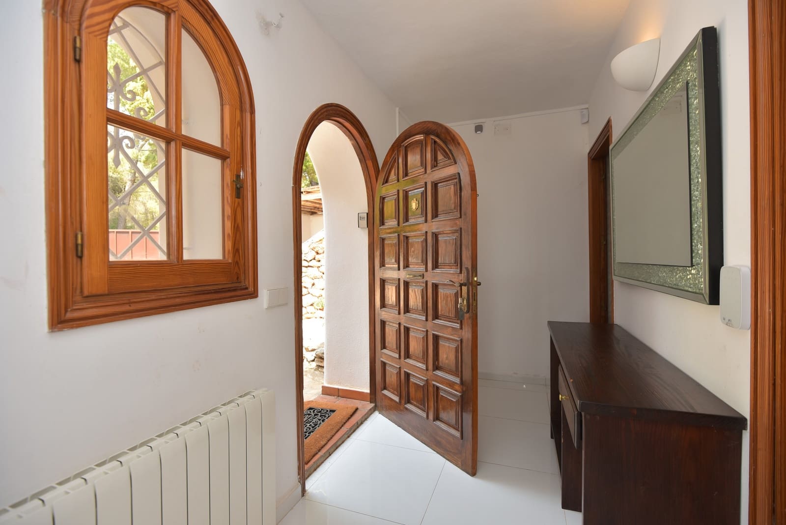 3 bedroom Villa for sale in Cala Llonga with pool garage - € 1,999,000 (Ref: 10131754)
