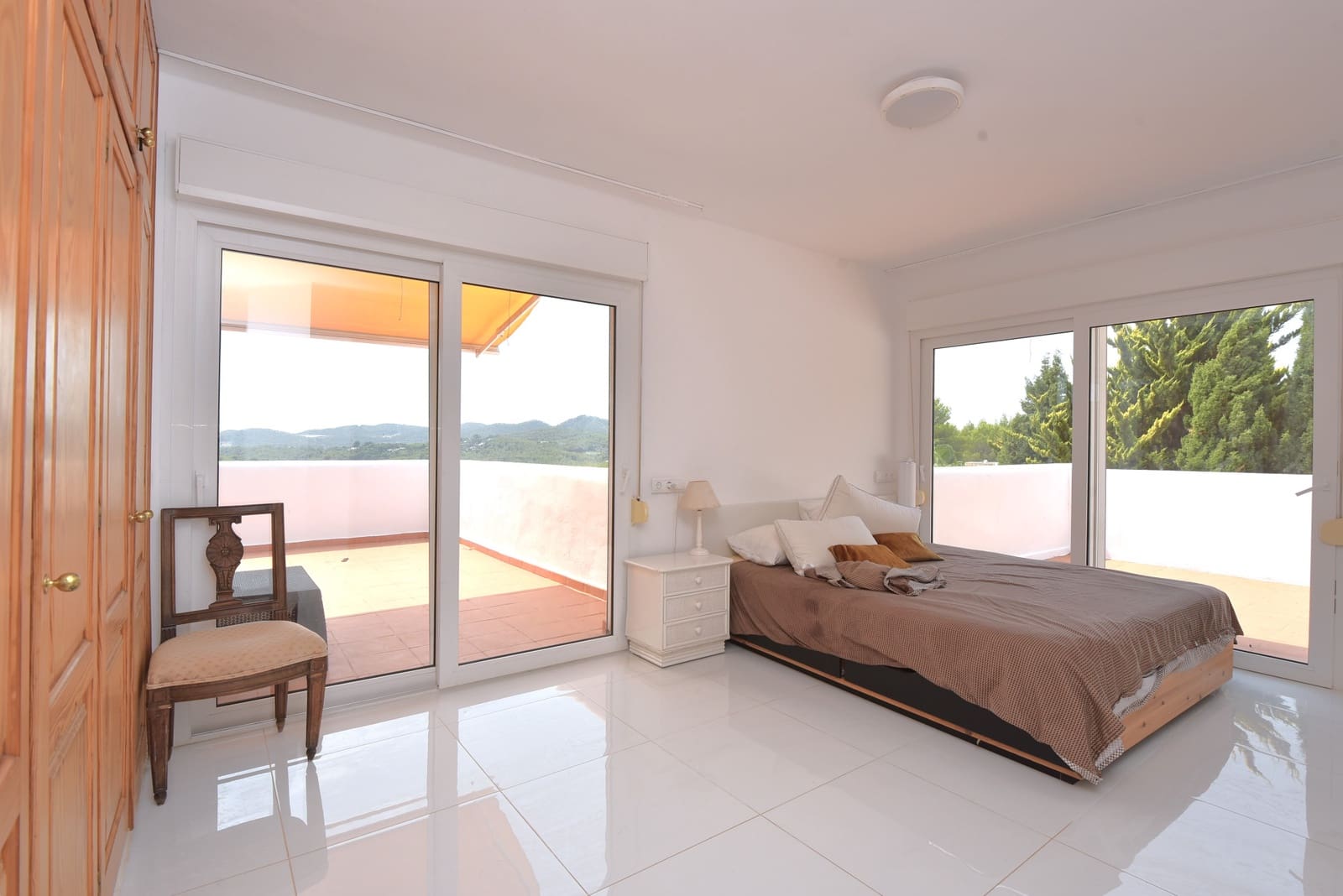 3 bedroom Villa for sale in Cala Llonga with pool garage - € 1,999,000 (Ref: 10131754)