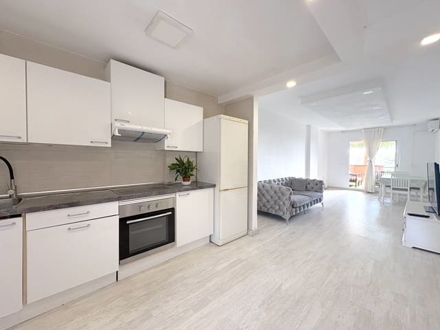2 makuuhuone Huoneisto myytävänä paikassa Benalmadena Costa, Benalmádena mukana uima-altaan 
autotalli - 379 000 € (Ref: 10131755)