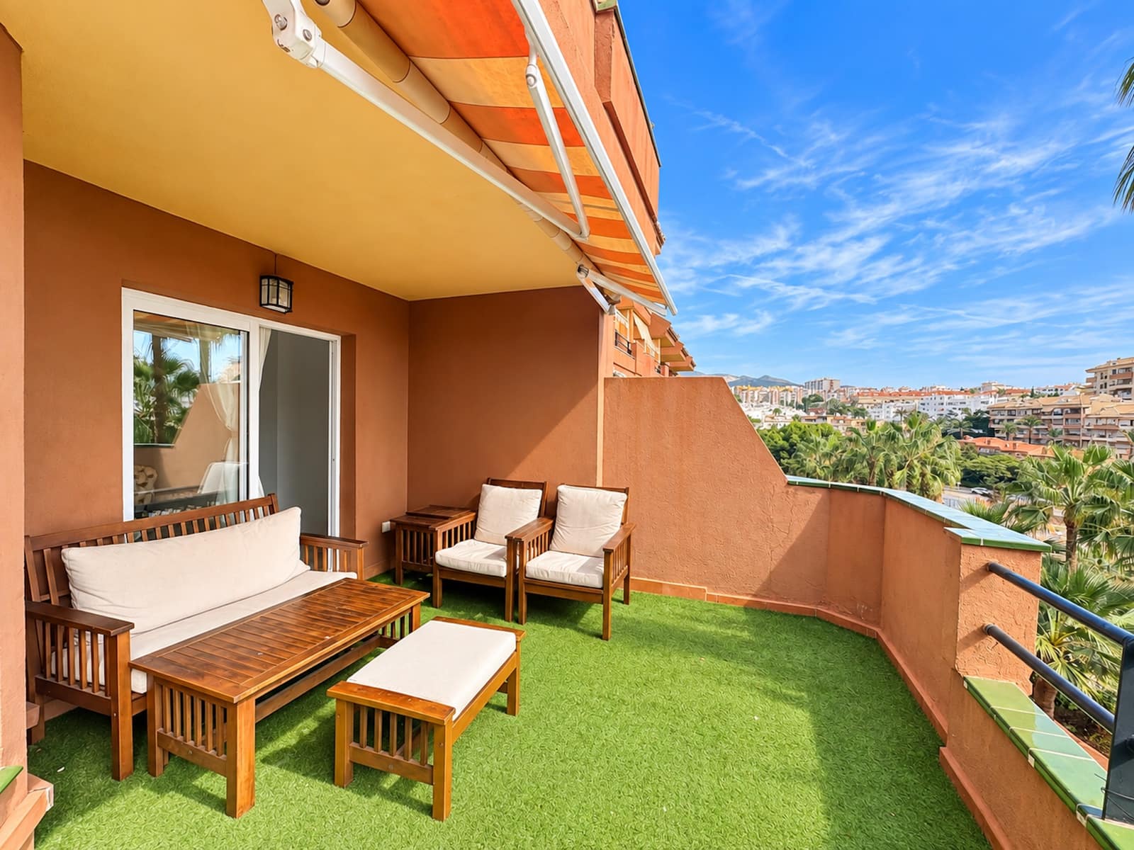 2 makuuhuone Huoneisto myytävänä paikassa Benalmadena Costa mukana uima-altaan 
autotalli - 379 000 € (Ref: 10131755)