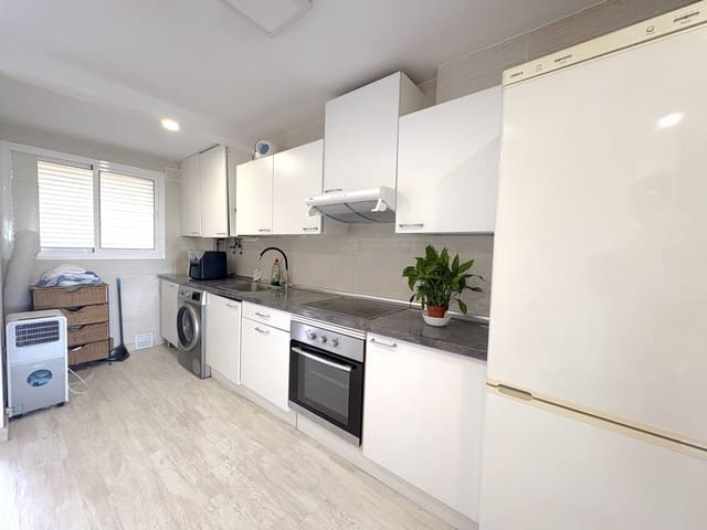 2 makuuhuone Huoneisto myytävänä paikassa Benalmadena Costa, Benalmádena mukana uima-altaan 
autotalli - 379 000 € (Ref: 10131755)