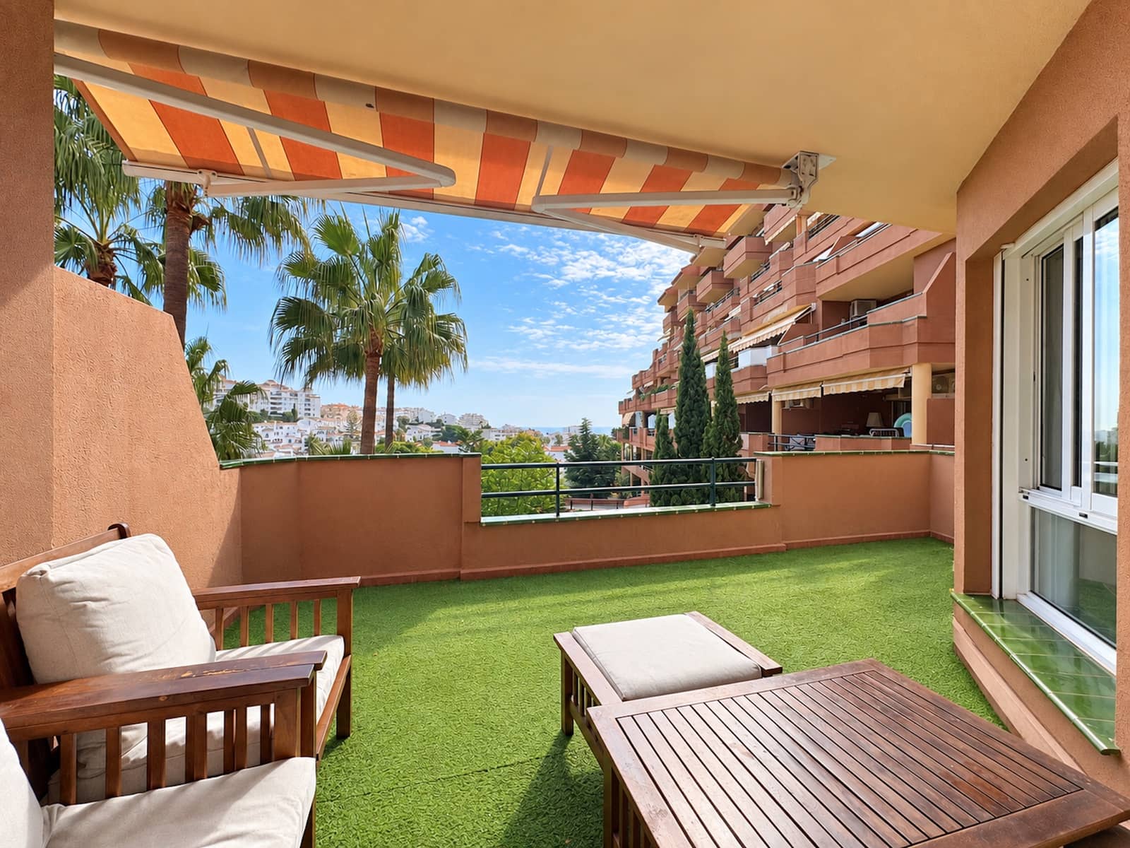 2 makuuhuone Huoneisto myytävänä paikassa Benalmadena Costa mukana uima-altaan 
autotalli - 379 000 € (Ref: 10131755)
