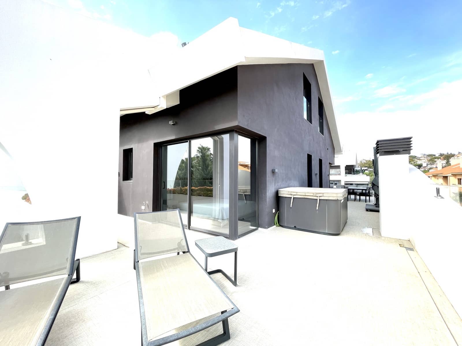 3 quarto Penthouse para venda em Marbella com piscina garagem - 1 099 000 € (Ref: 10135994)
